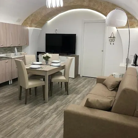 Dimora Vittoria Tatil Evi *